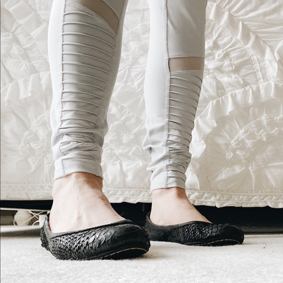 BCBG black leather flats with studs size 9 - Picture 3 of 5
